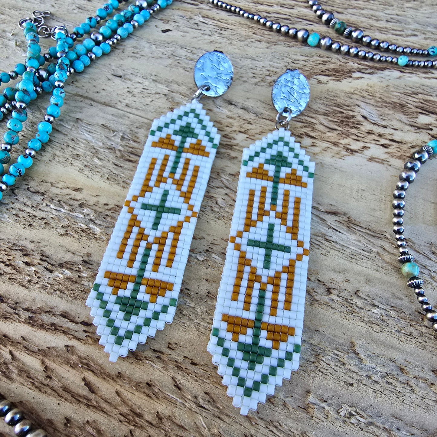 Beaded Cinch Earrings "Green Arrow"